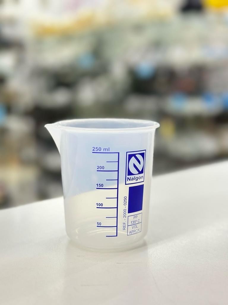 BECKER PLASTICO GRADUADO 250ML