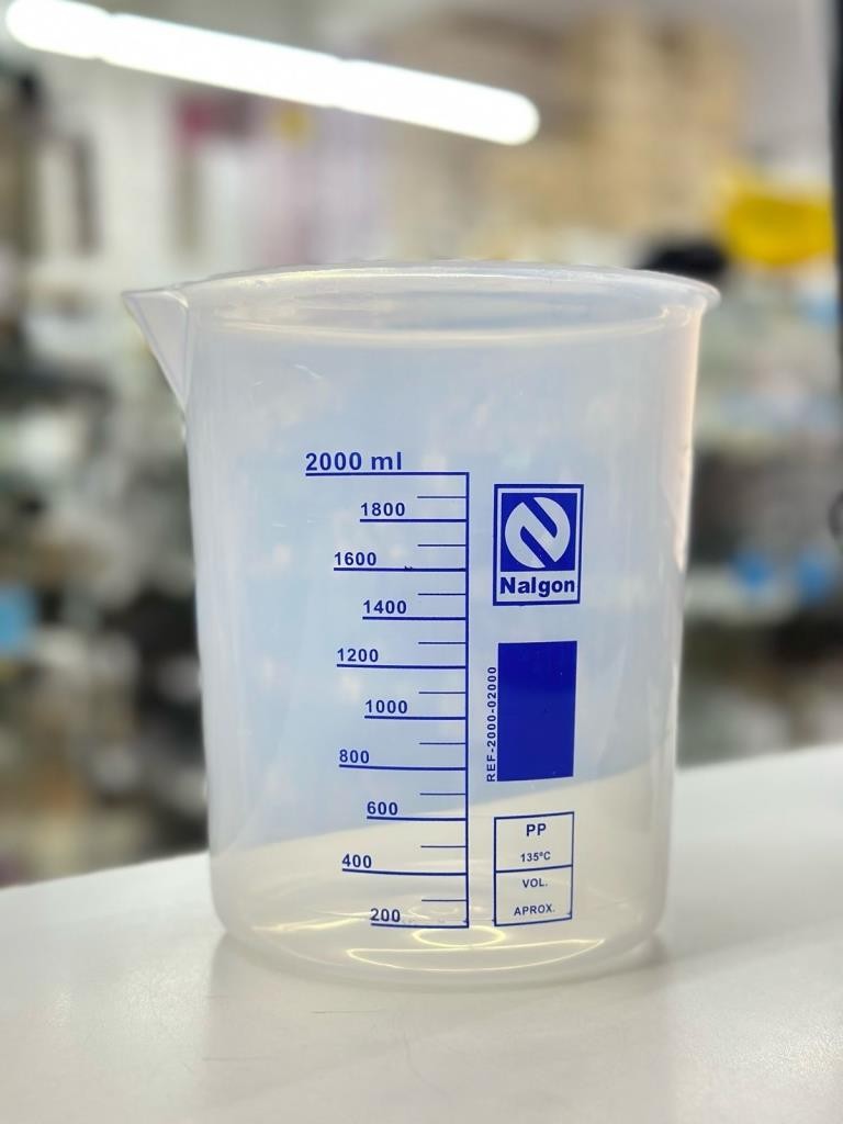 BECKER PLASTICO GRADUADO 2000ML