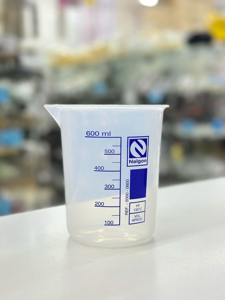 BECKER PLASTICO GRADUADO 600ML